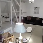 Inspektorenhaus Am Jagdschloss Mit Meerblick 아파트