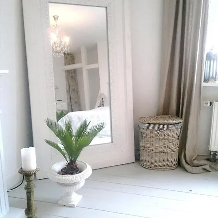 Inspektorenhaus Am Jagdschloss Mit Meerblick Апартаменты Hohen Niendorf