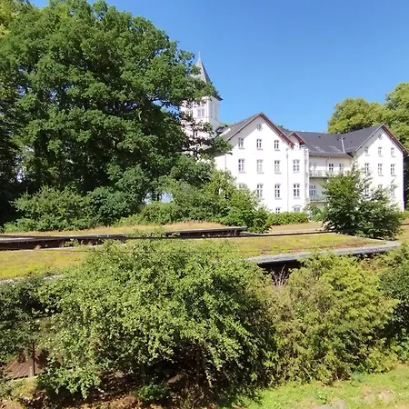 Inspektorenhaus Am Jagdschloss Mit Meerblick Апартаменты